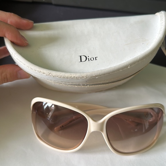 Dior Oversized Sunglasses - Picture 4 of 4